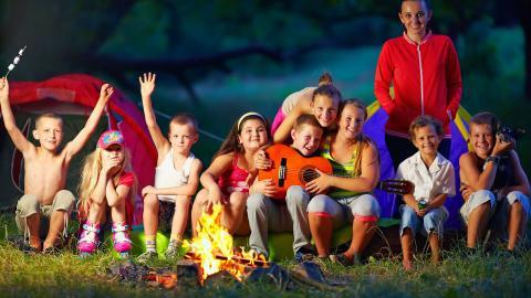 儿童野外露营野营图片