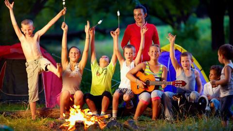 儿童野外露营野营图片