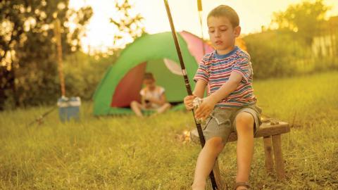 儿童野外露营野营图片