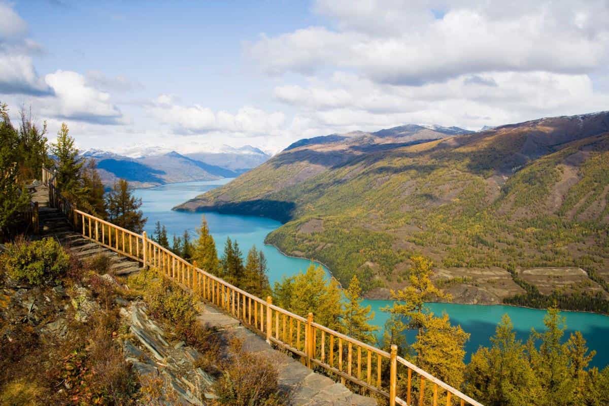 美丽的阿勒泰喀纳斯湖图片