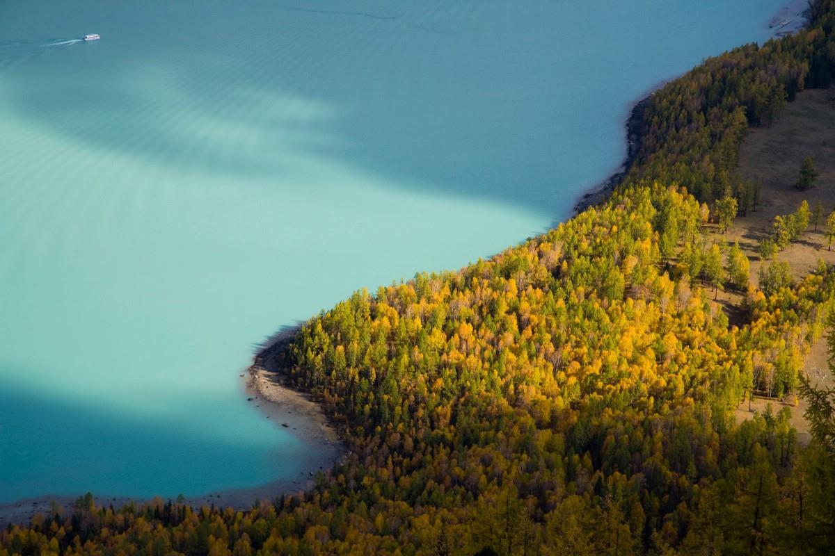 美丽的阿勒泰喀纳斯湖图片