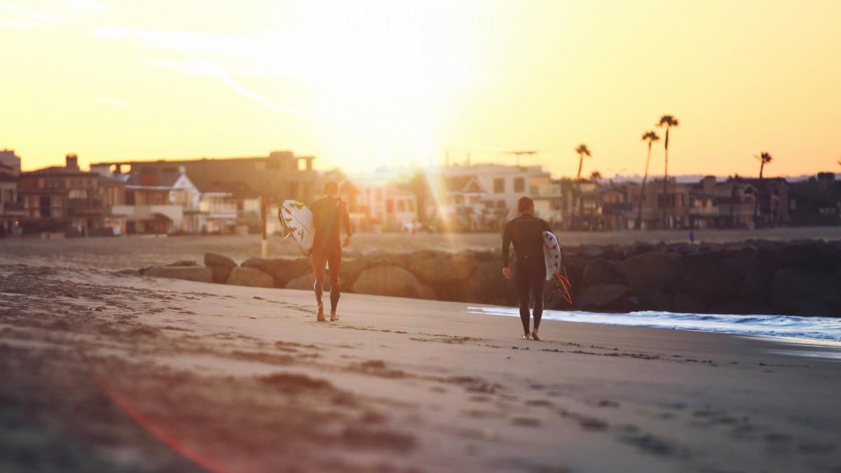 唯美的海边冲浪运动图片