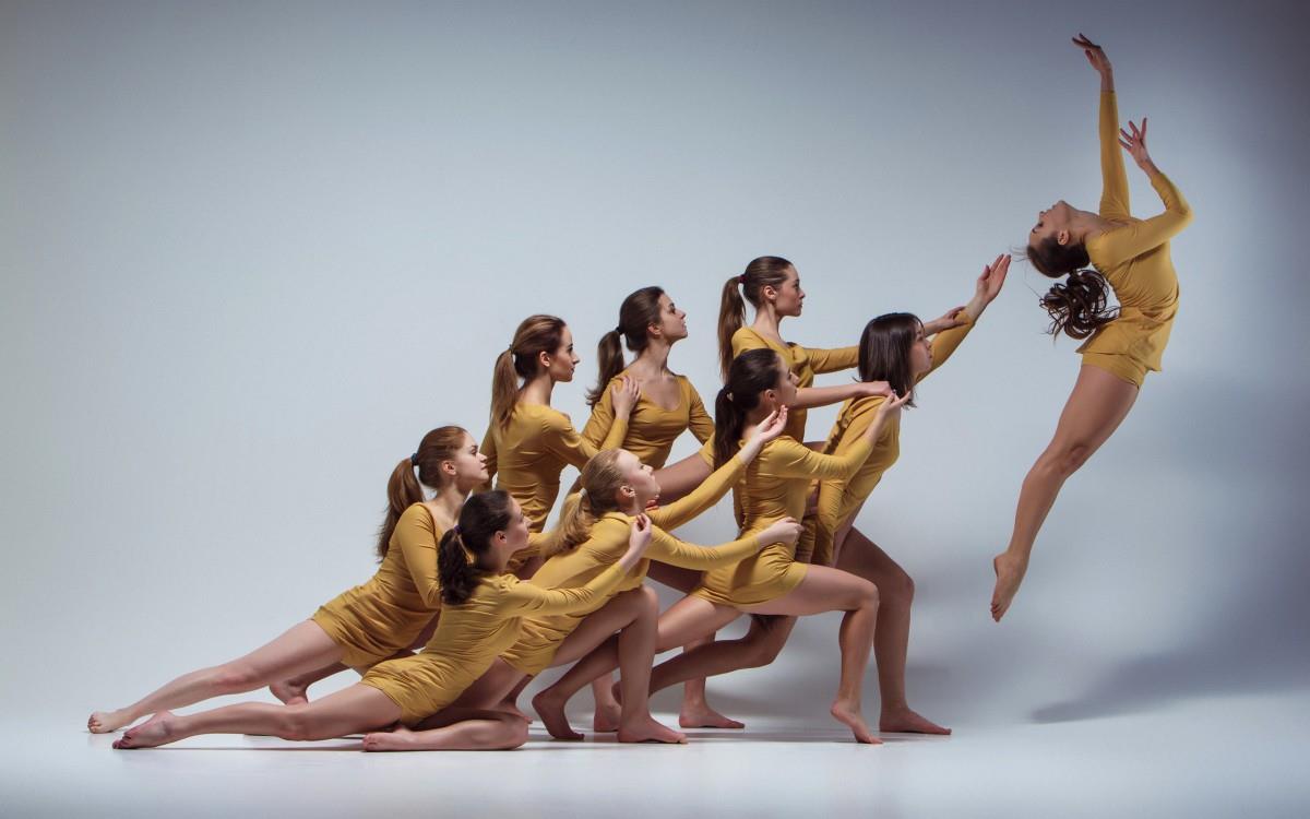 跳芭蕾舞的美女图片