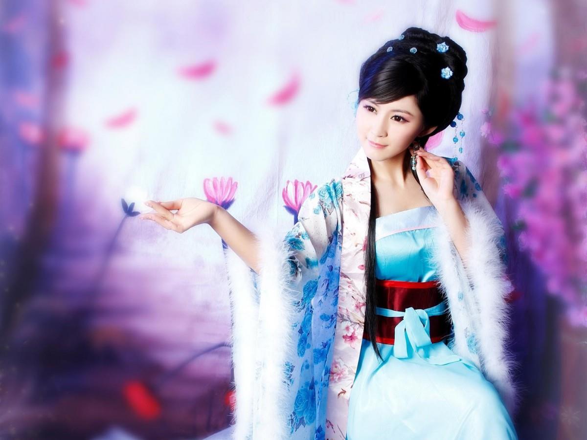 纳兰清雪古装美女图片