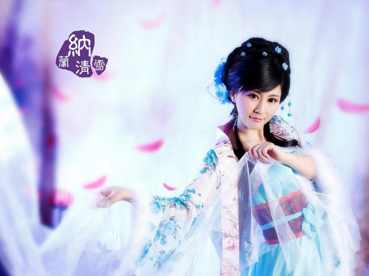纳兰清雪古装美女图片