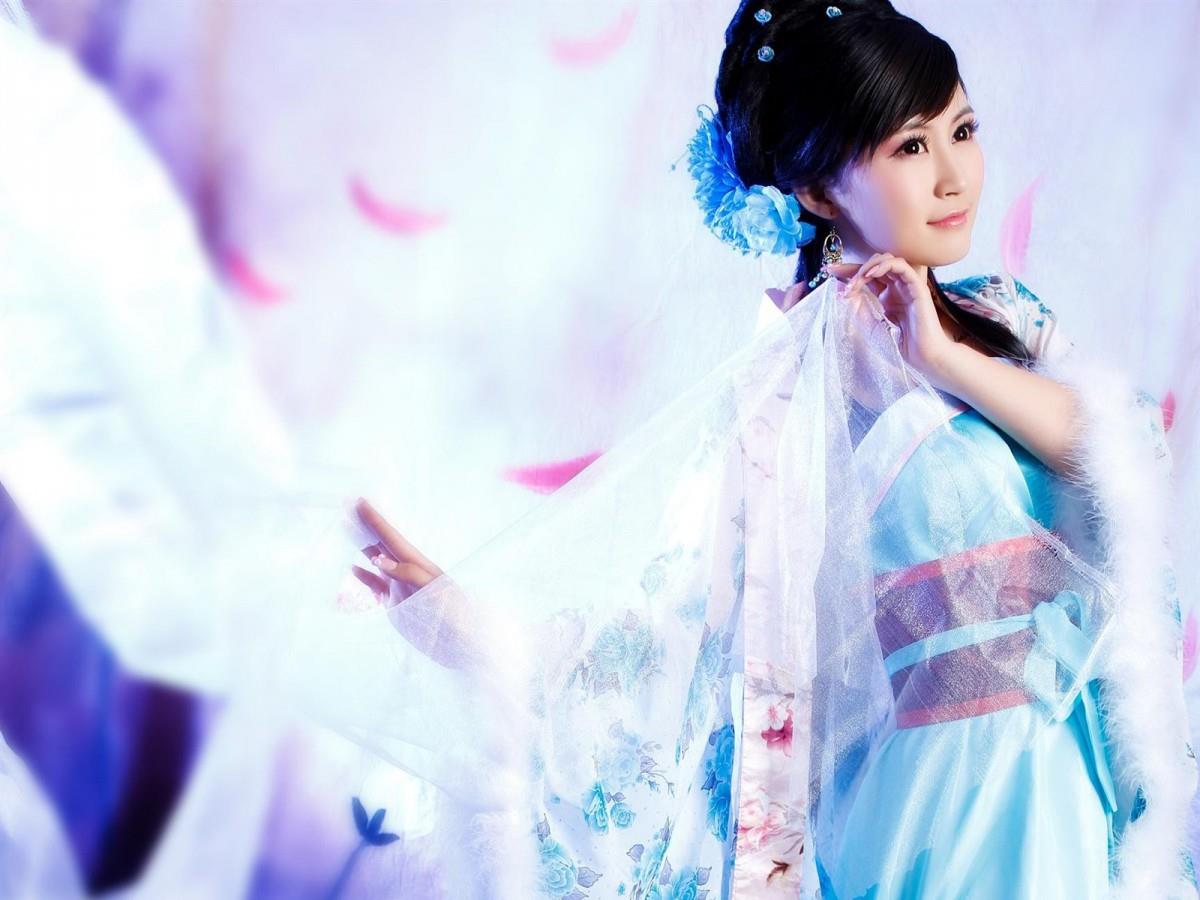 纳兰清雪古装美女图片