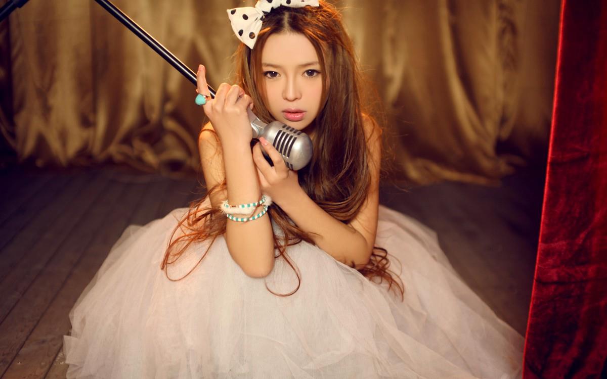 裴紫绮高清美女图片