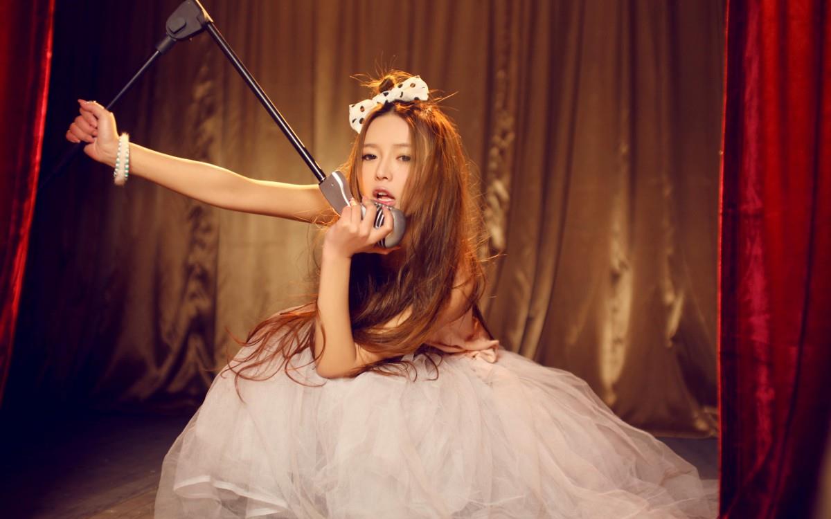 裴紫绮高清美女图片