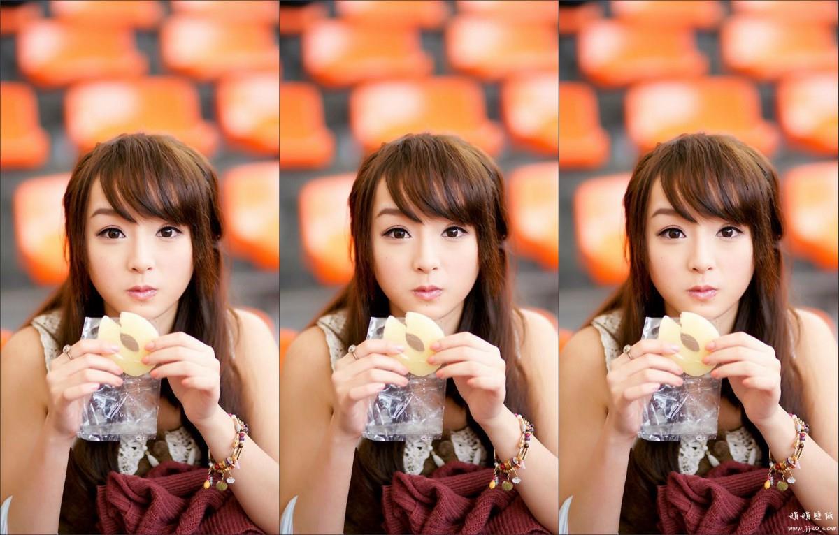 花海中的妩媚清纯女孩黄诗思图片