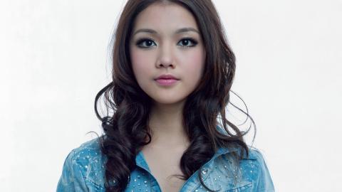 大眼美丽女孩图片