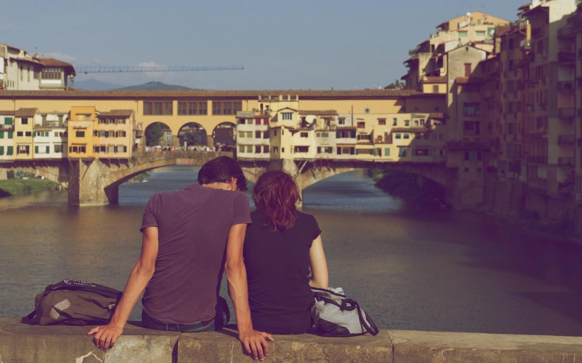 甜蜜情侣背影图片