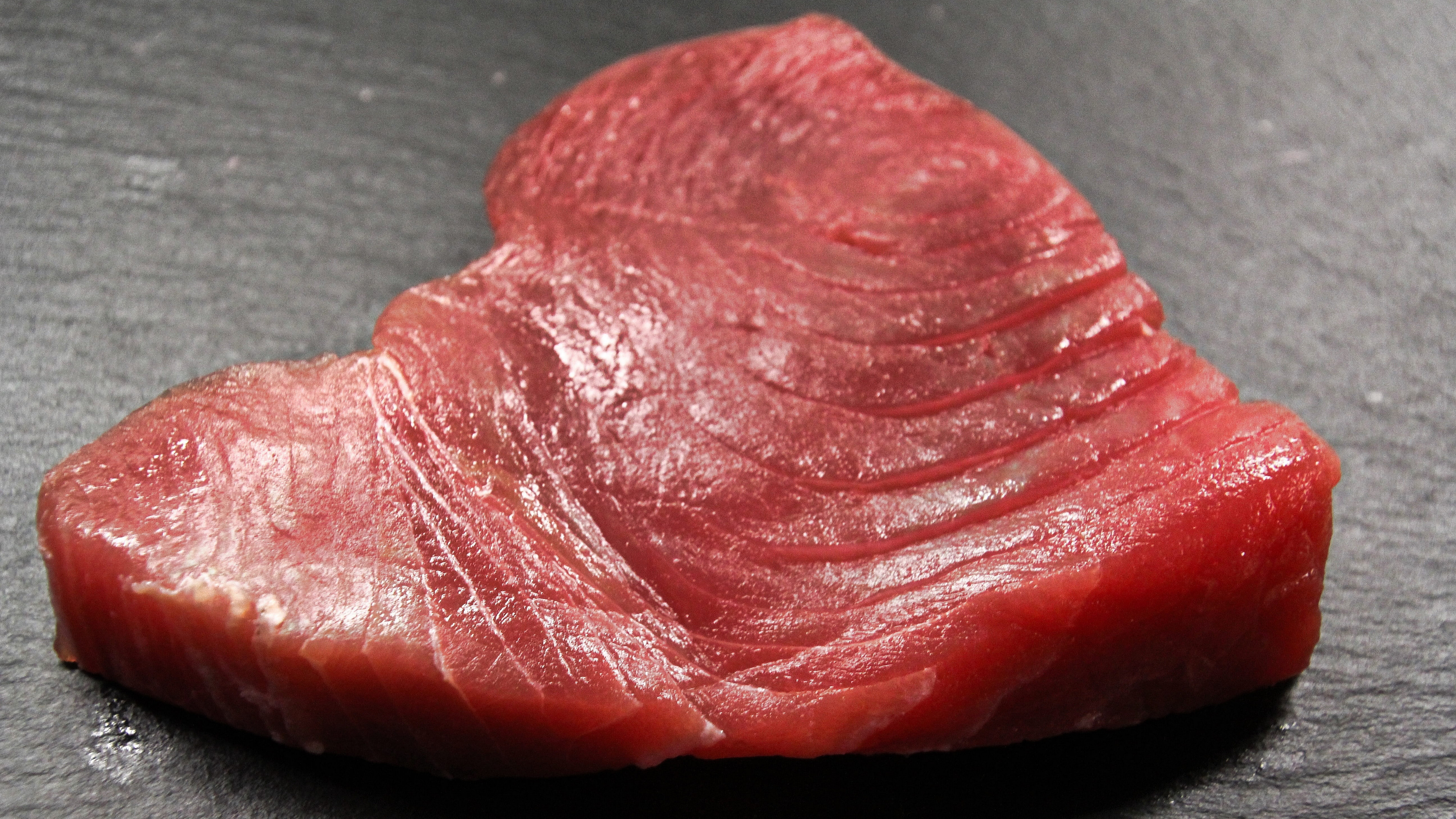 美味食材金枪鱼刺身寿司沙拉高清4K壁纸图片