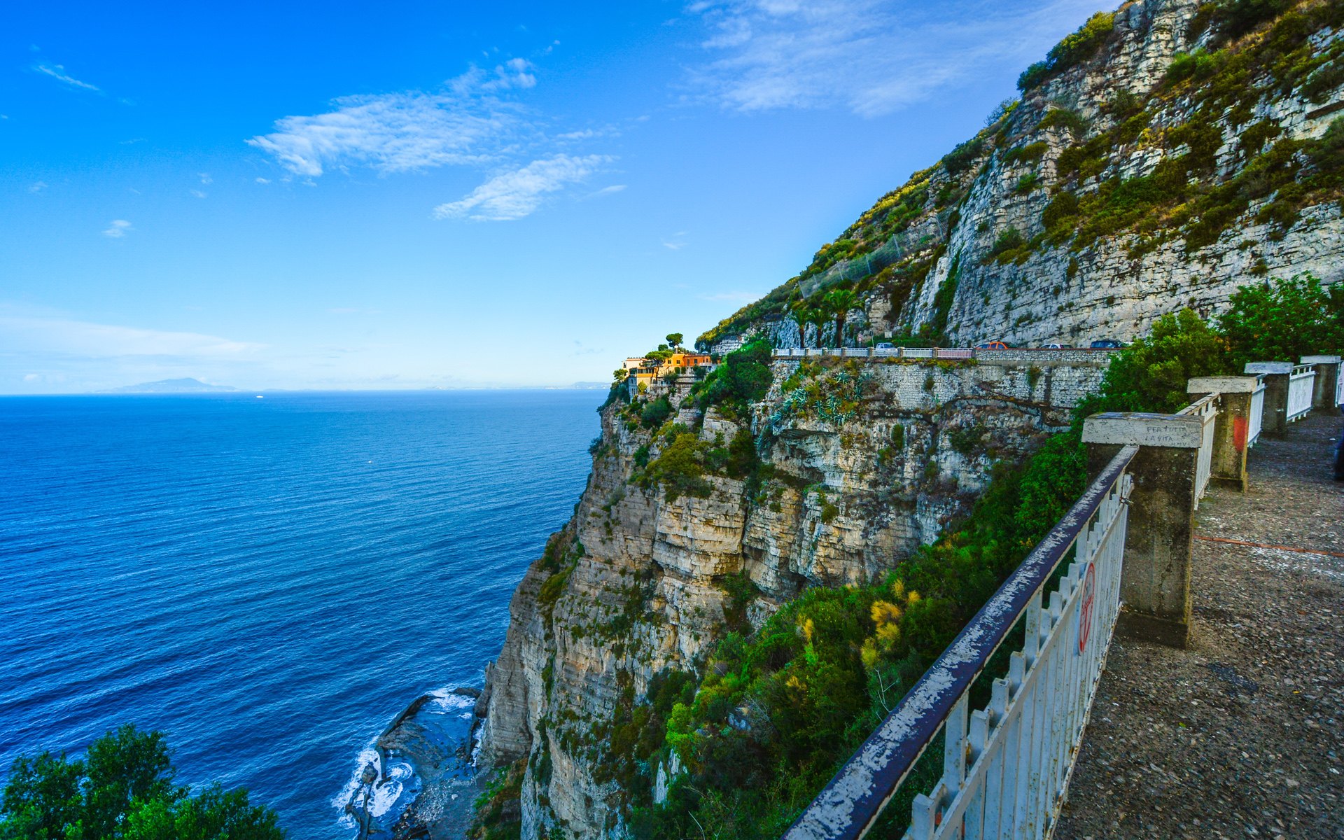意大利阿马尔菲美丽的地中海海岸线风景唯美桌面壁纸