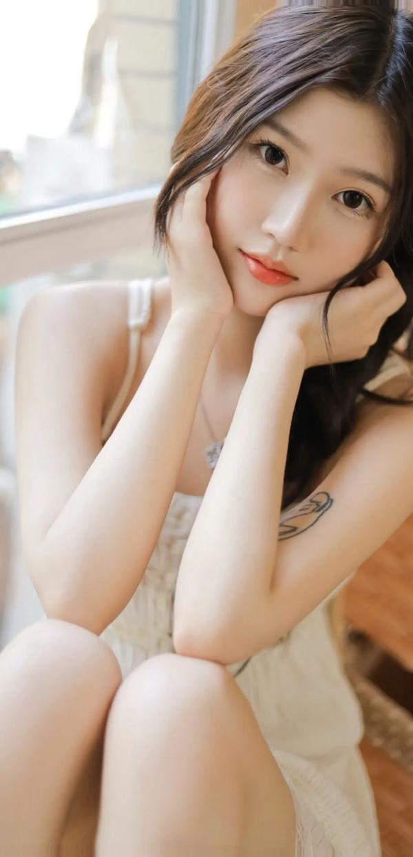 几张高颜值美女高清手机壁纸图集