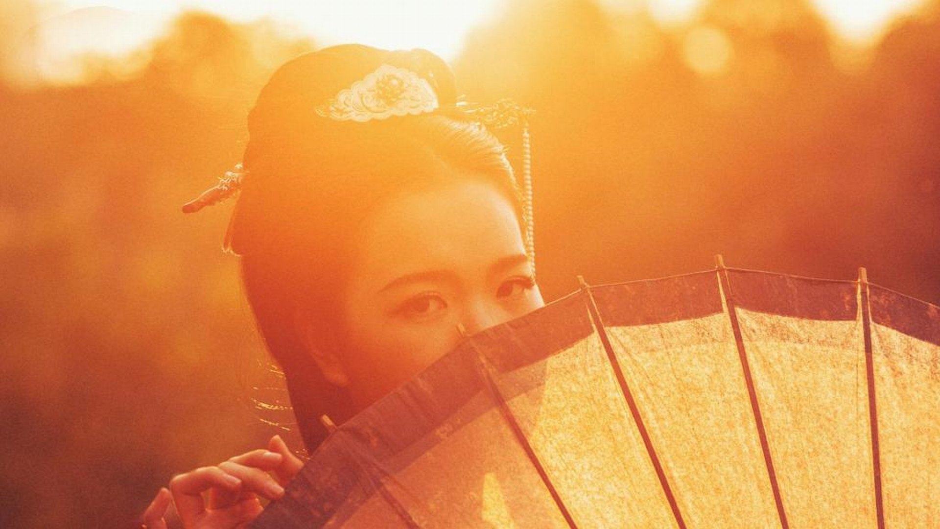 优雅迷人的汉服美女怀抱琵琶雨伞古装高清2K桌面壁纸