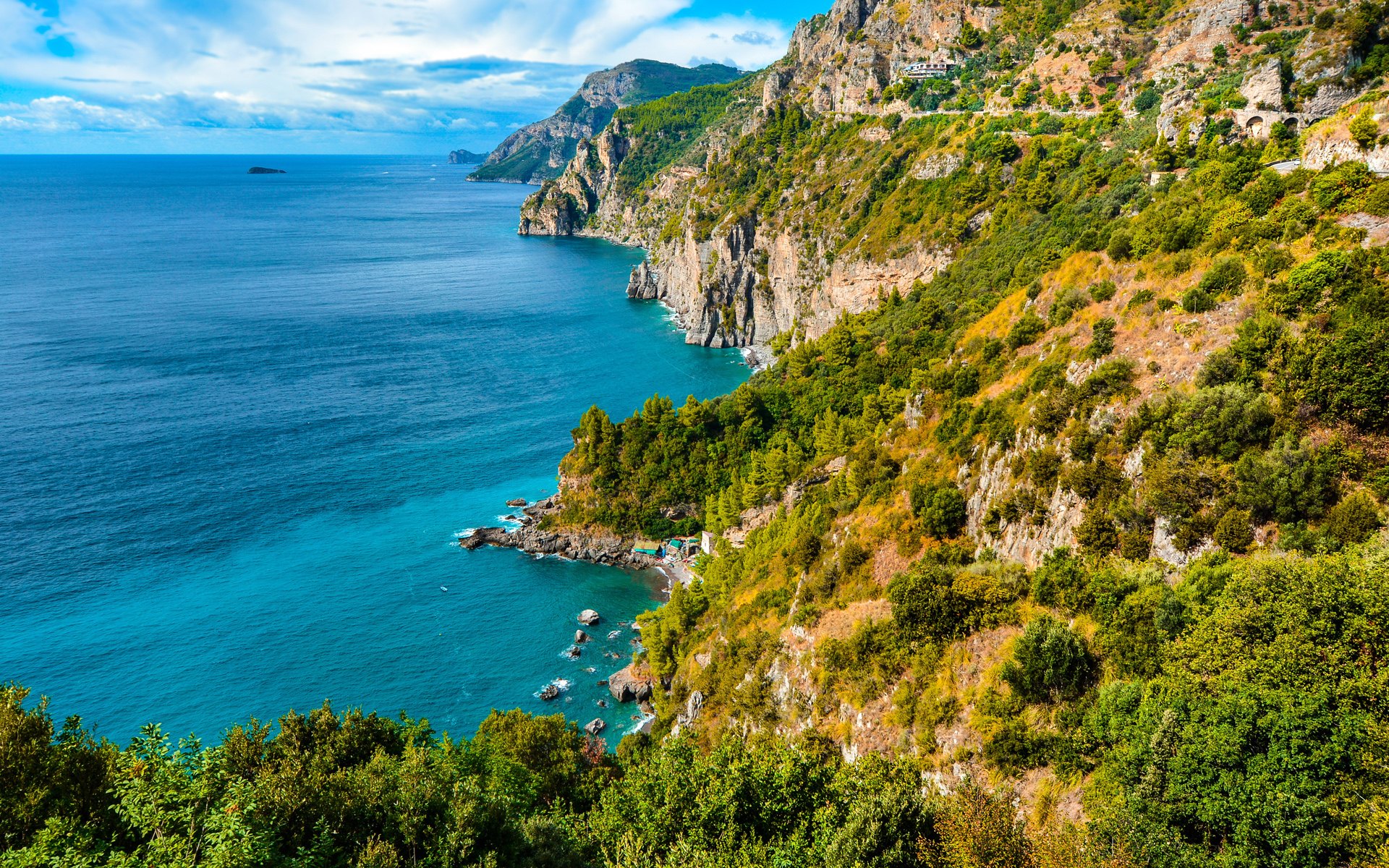 意大利阿马尔菲美丽的地中海海岸线风景唯美桌面壁纸