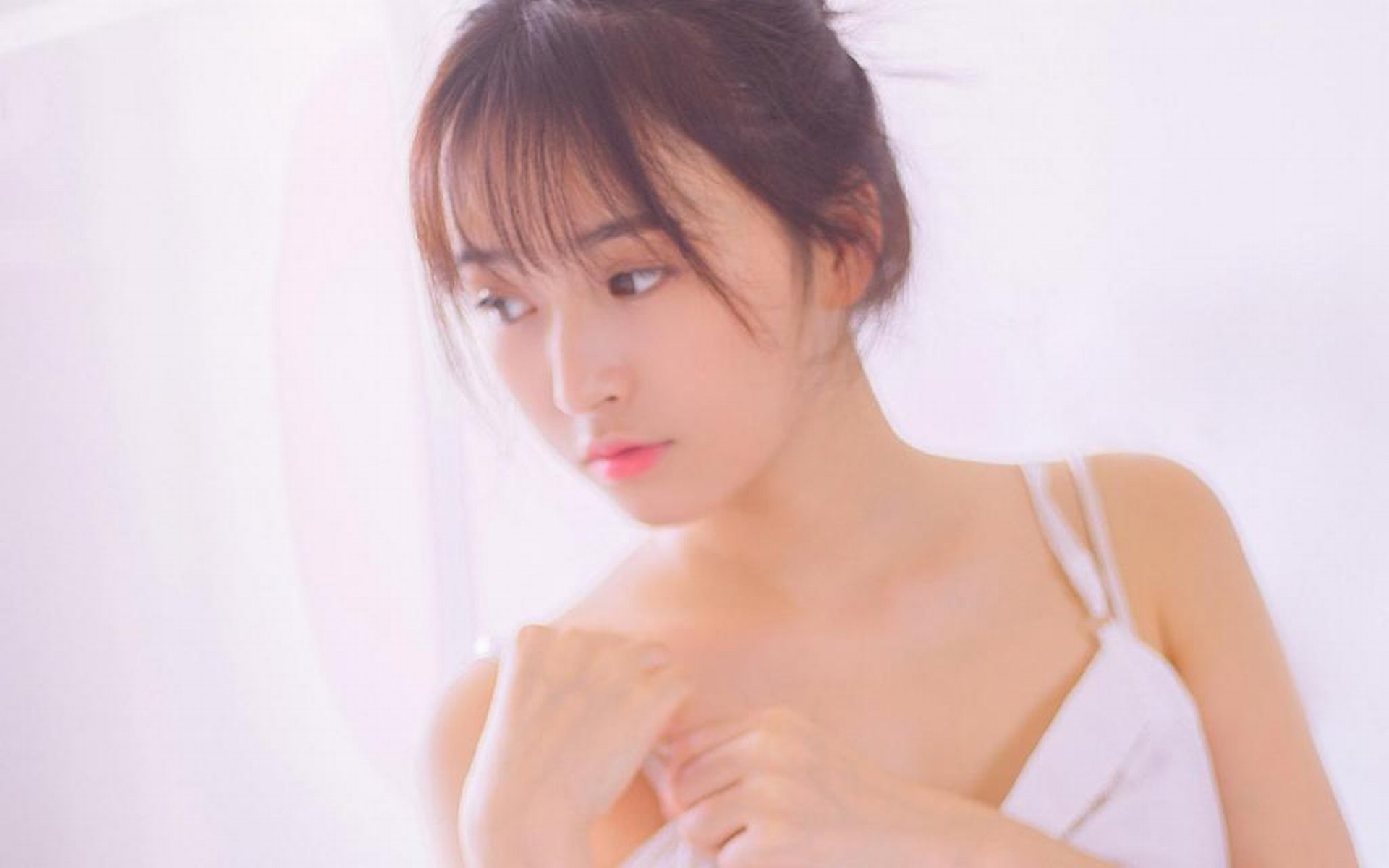 天真无邪美少女可爱女生电脑桌面高清壁纸