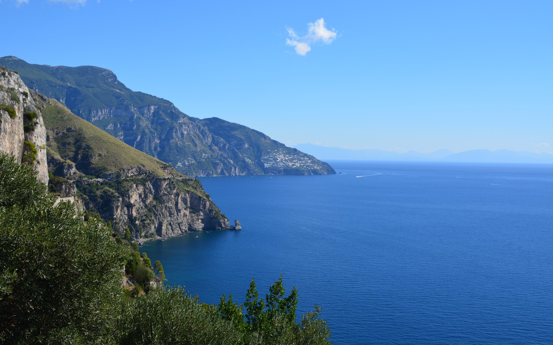 意大利阿马尔菲美丽的地中海海岸线风景唯美桌面壁纸