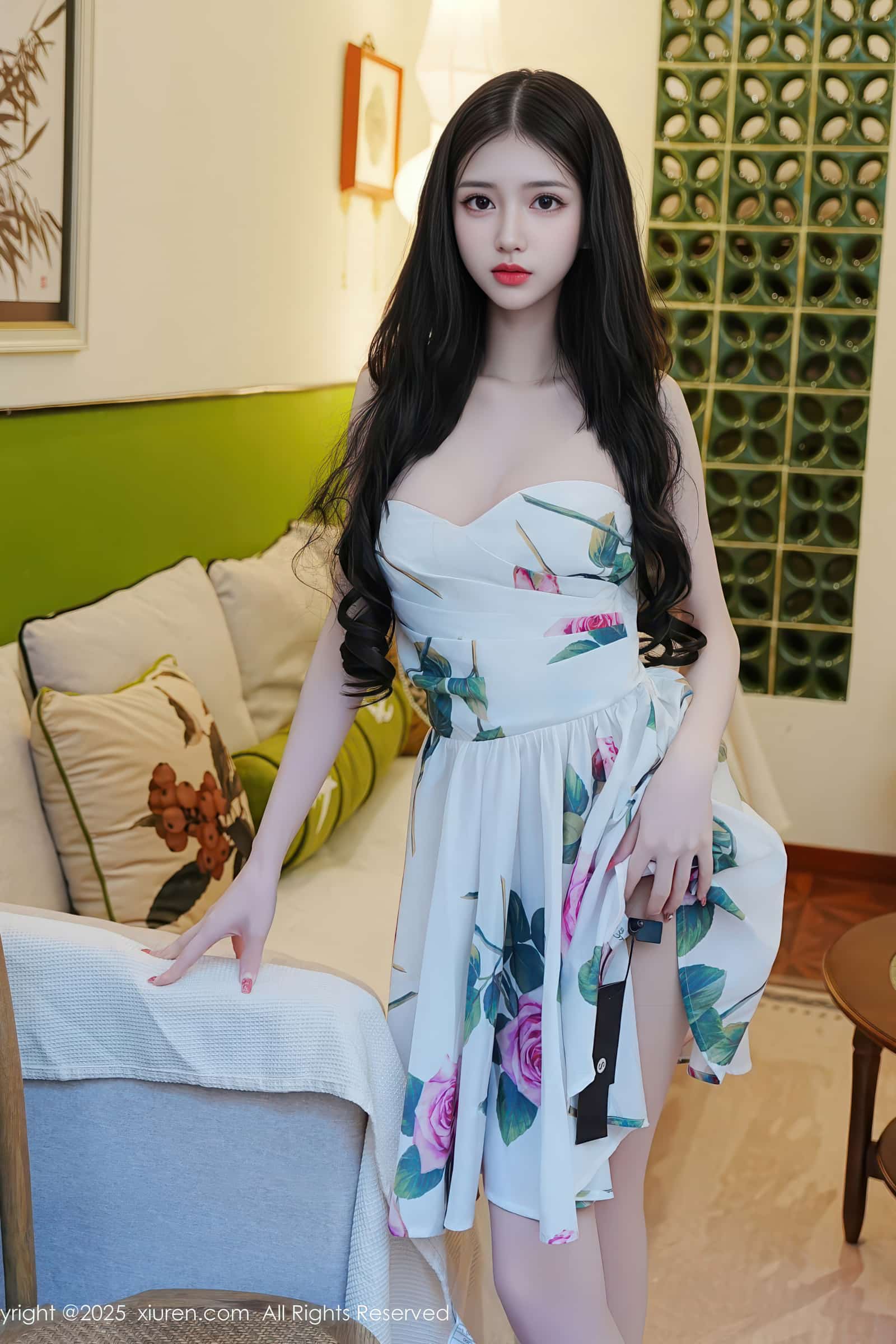 骨感纤细美女白小蝶娇小可爱美若天仙连衣裙写真