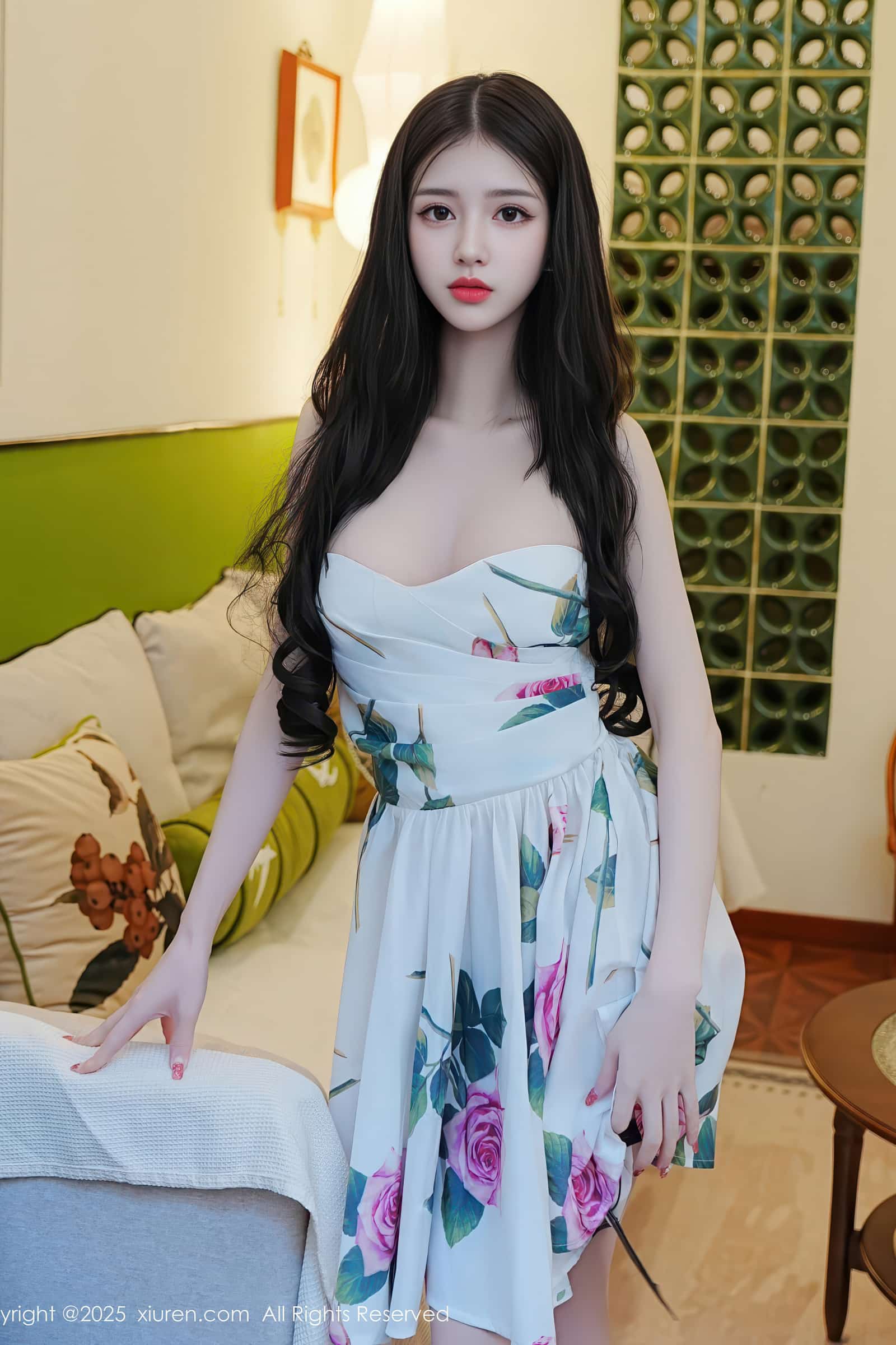 骨感纤细美女白小蝶娇小可爱美若天仙连衣裙写真