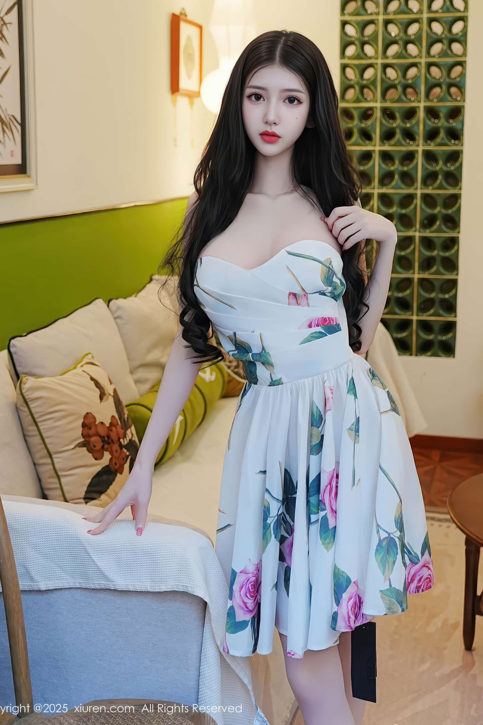 骨感纤细美女白小蝶娇小可爱美若天仙连衣裙写真