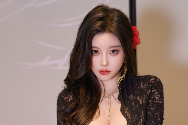 大波浪美女杨晨晨蕾丝紧身长裙美腿辣图