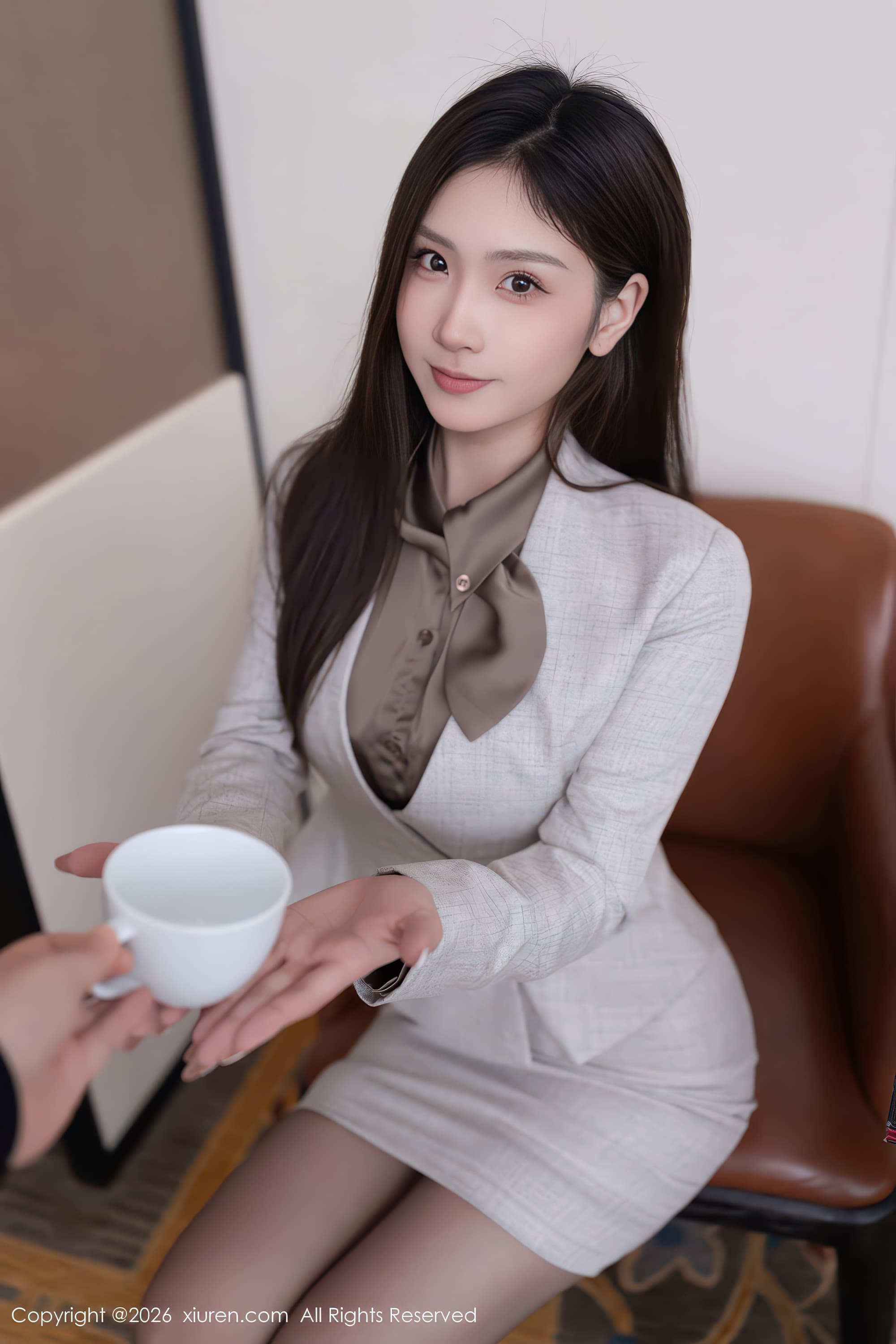 职场OL制服美女刘婷婷极致美腿高清私房诱惑写真集